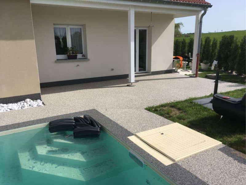 Quel revêtement installer pour mon contour de piscine ?